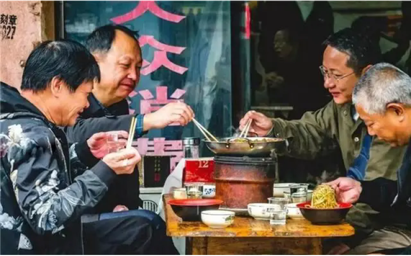 热天白酒要怎么喝？建议中老年人：要想不伤身体，牢记“这3点”